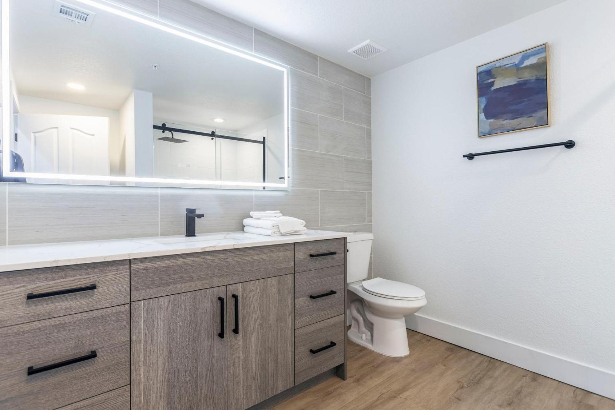 2br Cozysuites At Kierland Commons With Pool #10 Apartment