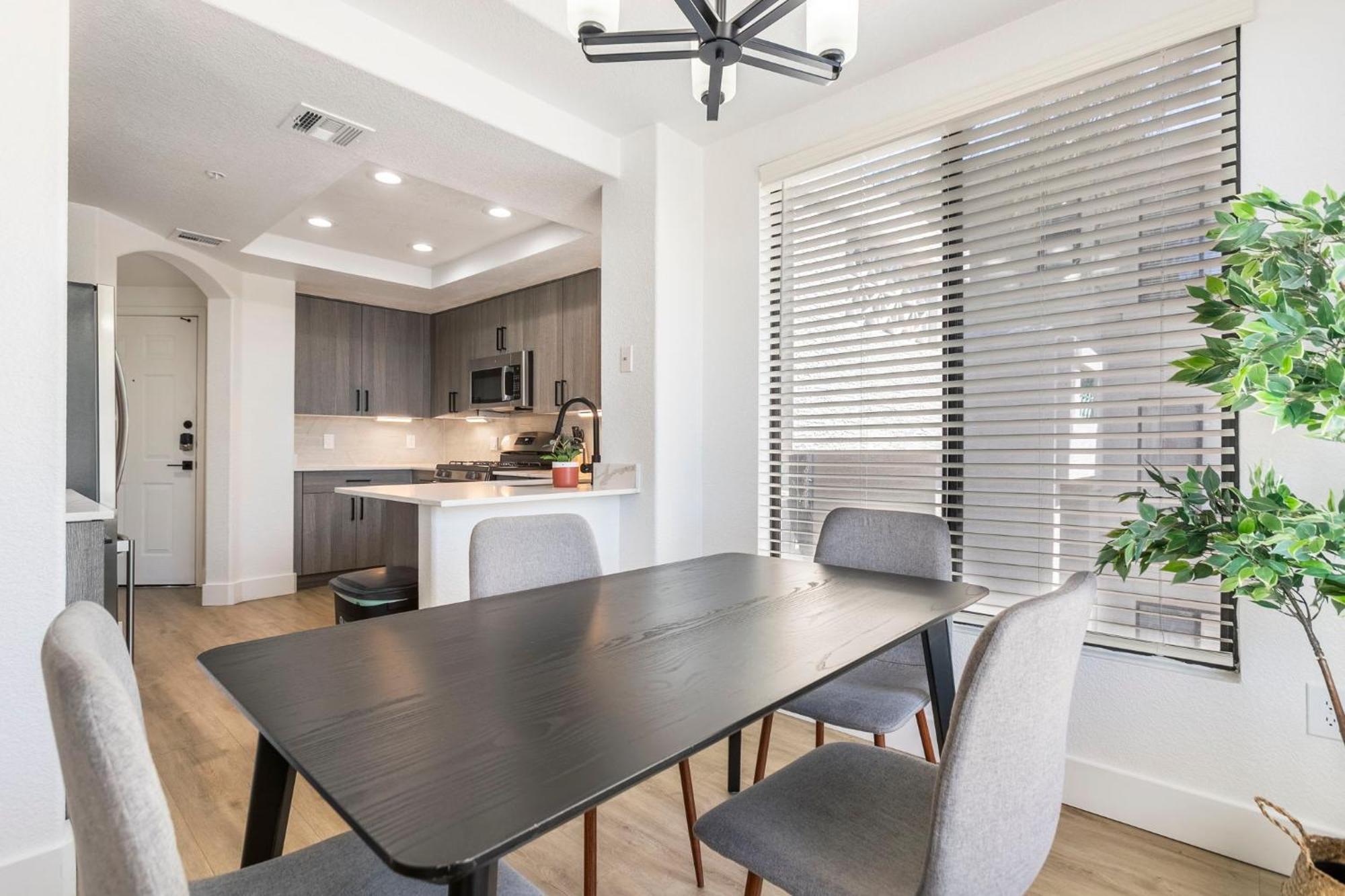 2br Cozysuites At Kierland Commons With Pool #10 Scottsdale