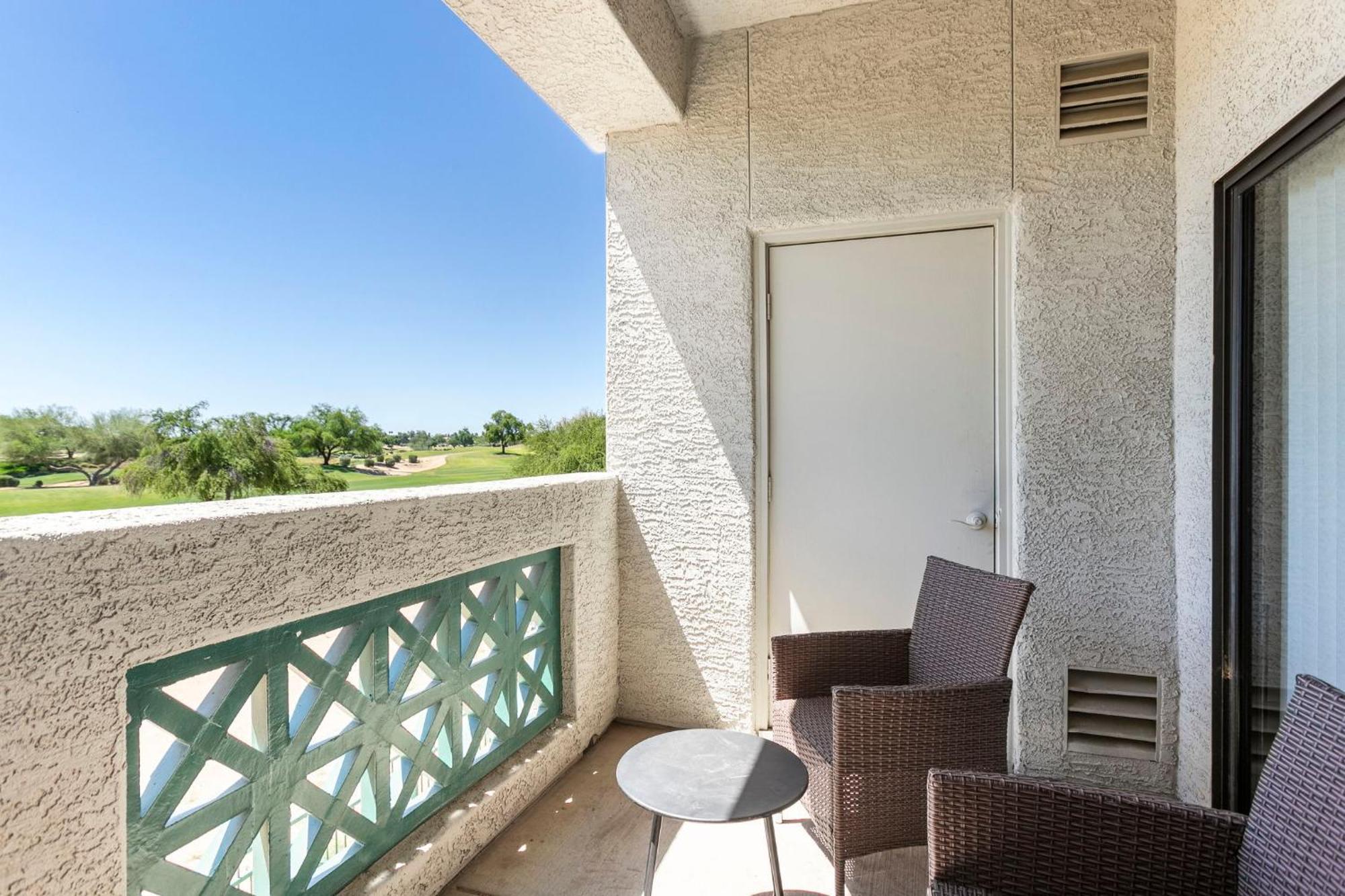 Apartment 2br Cozysuites At Kierland Commons With Pool #10 Scottsdale