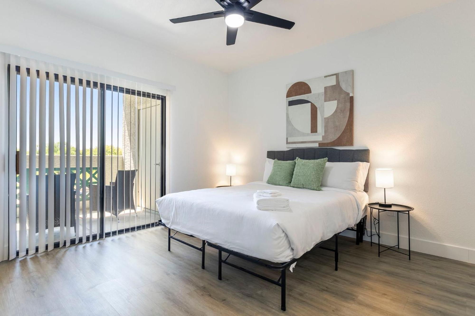 2br Cozysuites At Kierland Commons With Pool #10 *
