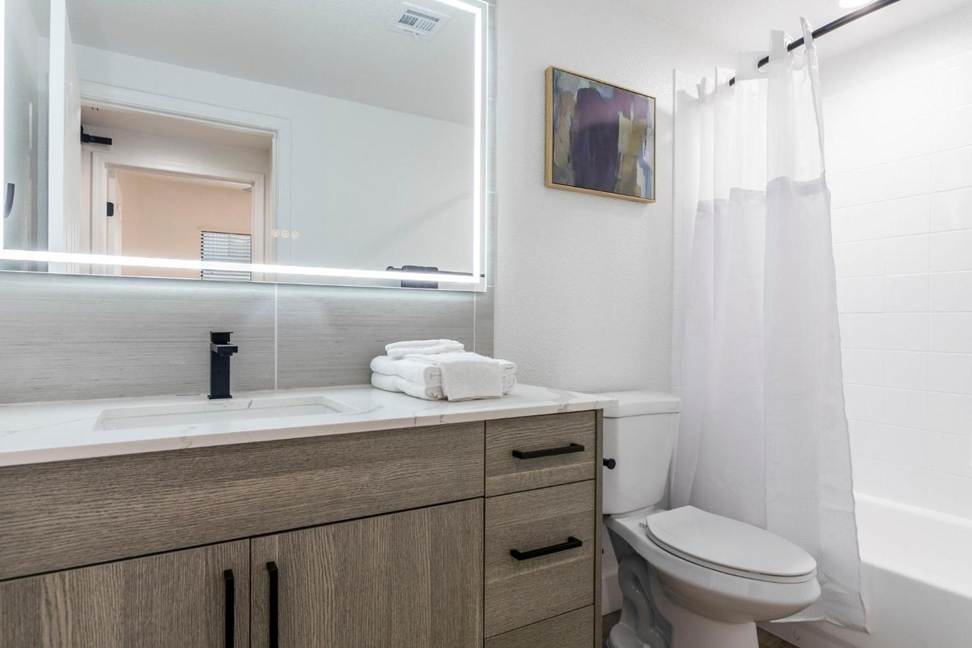 2br Cozysuites At Kierland Commons With Pool #10 *