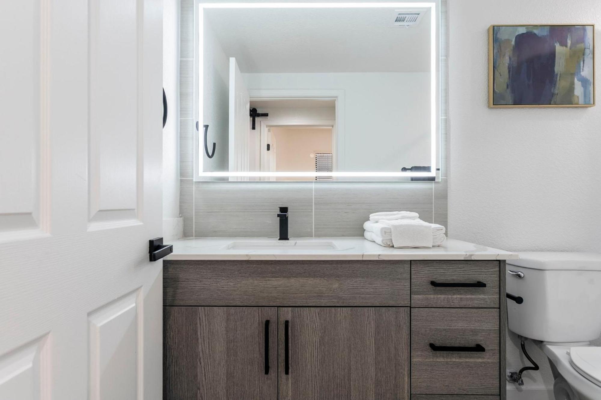 Apartment 2br Cozysuites At Kierland Commons With Pool #10 *