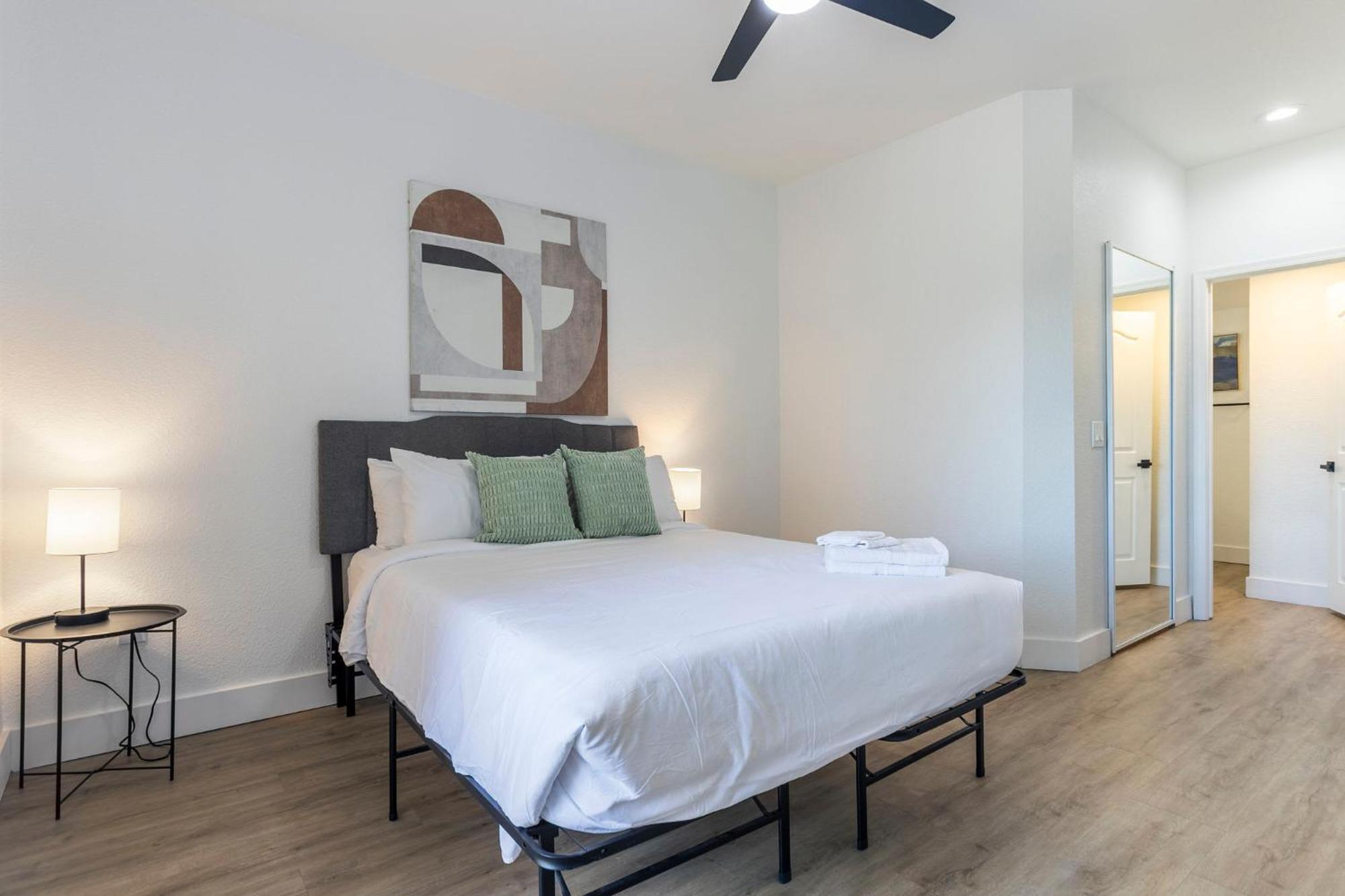2br Cozysuites At Kierland Commons With Pool #10 Apartment *