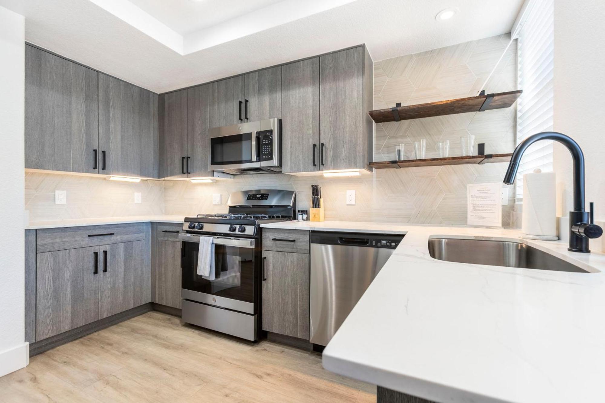 Apartment 2br Cozysuites At Kierland Commons With Pool #10 Scottsdale